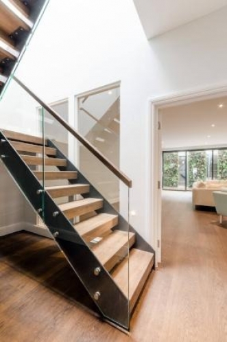 gallery/staircase sw15